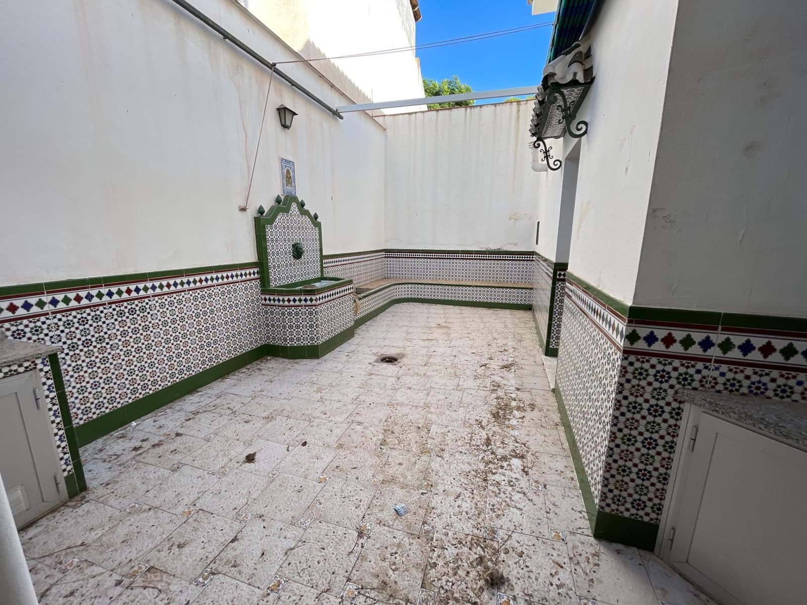 6 bedroom Townhouse for sale in Malaga city with garage - € 690,000 (Ref: 9347662)