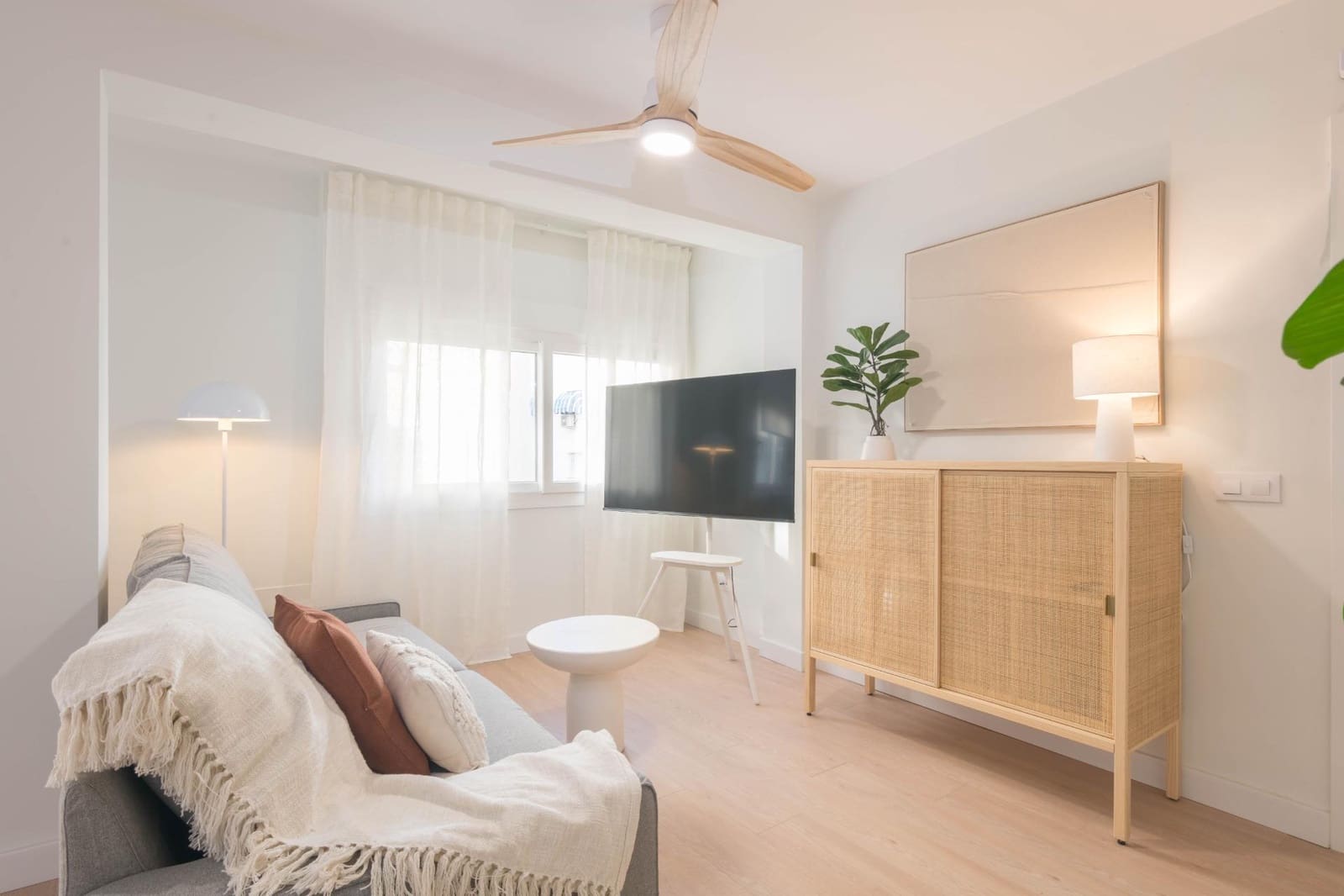 2 bedroom Flat for rent in Malaga city - € 1,250 (Ref: 9403573)