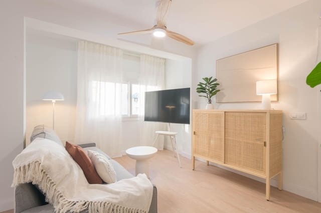 2 bedroom Flat for rent in Málaga city - € 1,250 (Ref: 9403573)