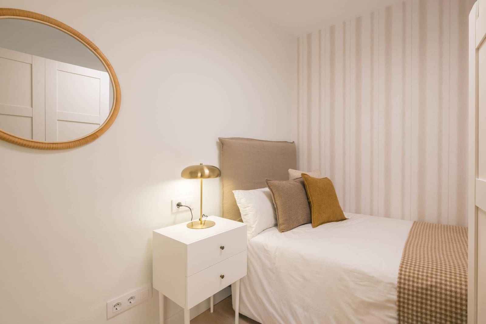 2 bedroom Flat for rent in Malaga city - € 1,250 (Ref: 9403573)