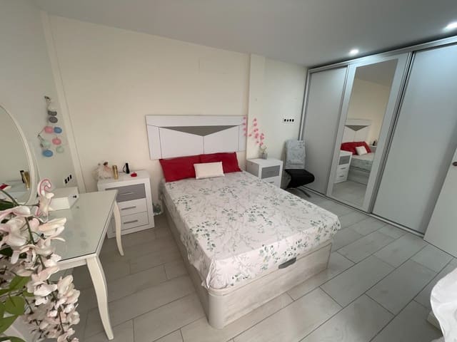 2 bedroom Apartment for sale in La Trinidad, Málaga city - € 245,000 (Ref: 9406635)