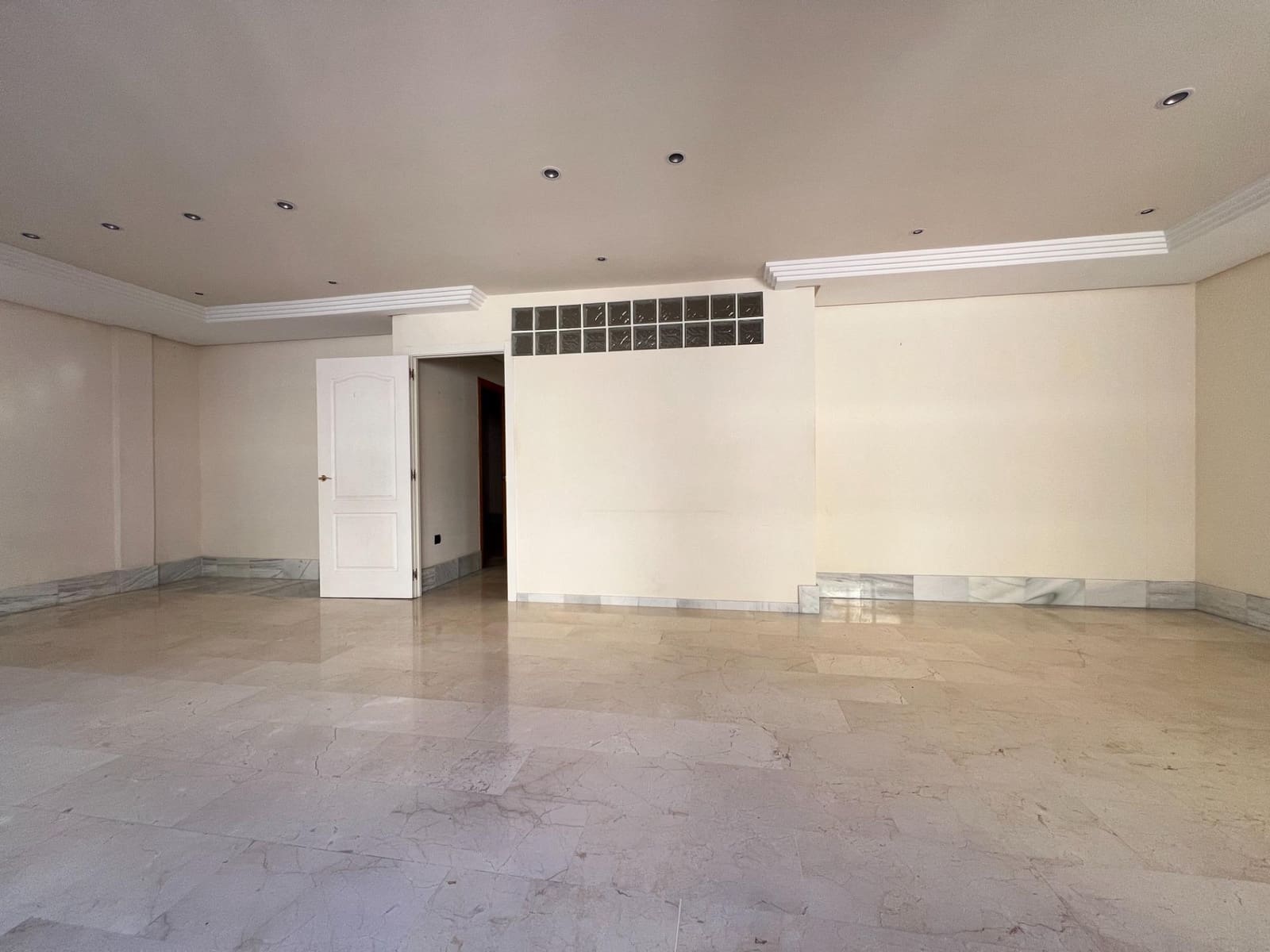 1 soveværelse Kontor til salg i Benalmadena med garage - € 260.000 (Ref: 9427454)