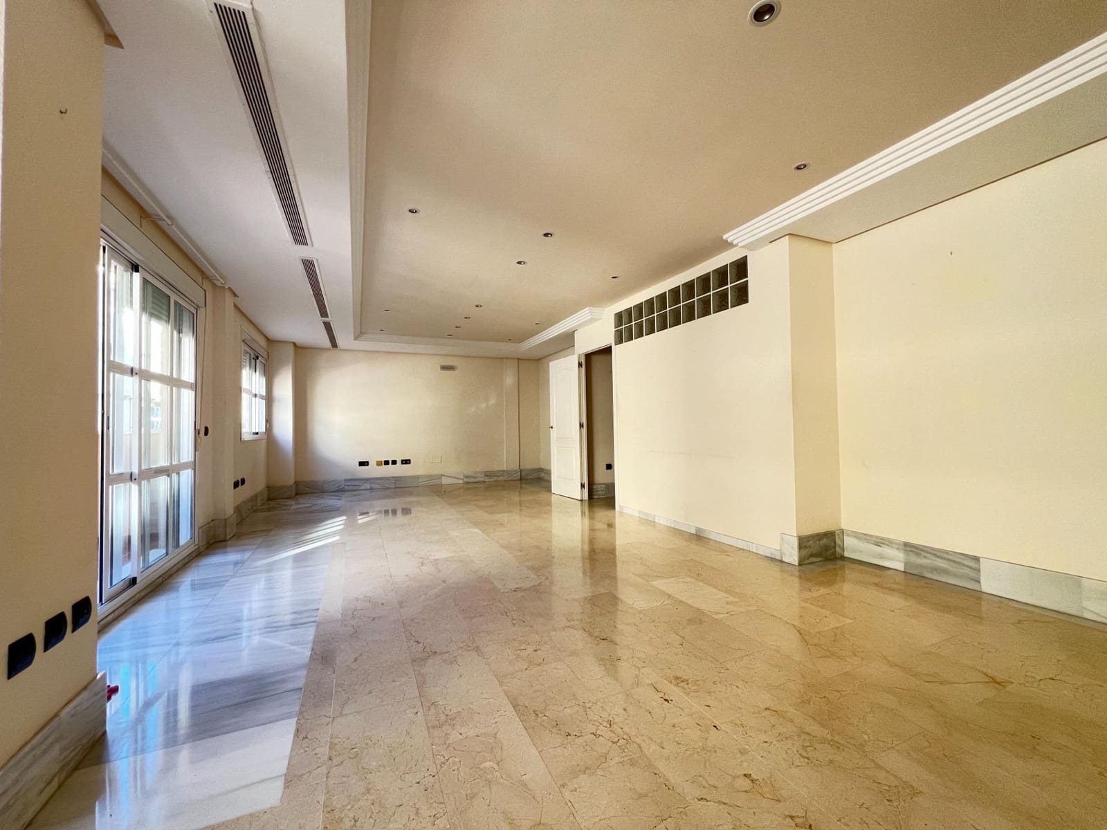 1 soveværelse Kontor til salg i Benalmadena med garage - € 260.000 (Ref: 9427454)