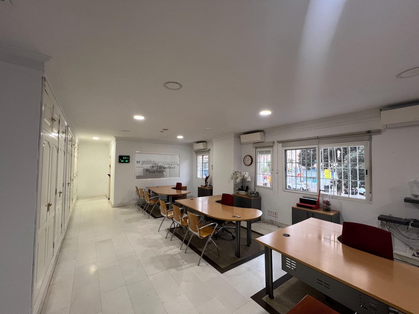 Kontor til leie i Malaga by - € 1 100 (Ref: 9446629)