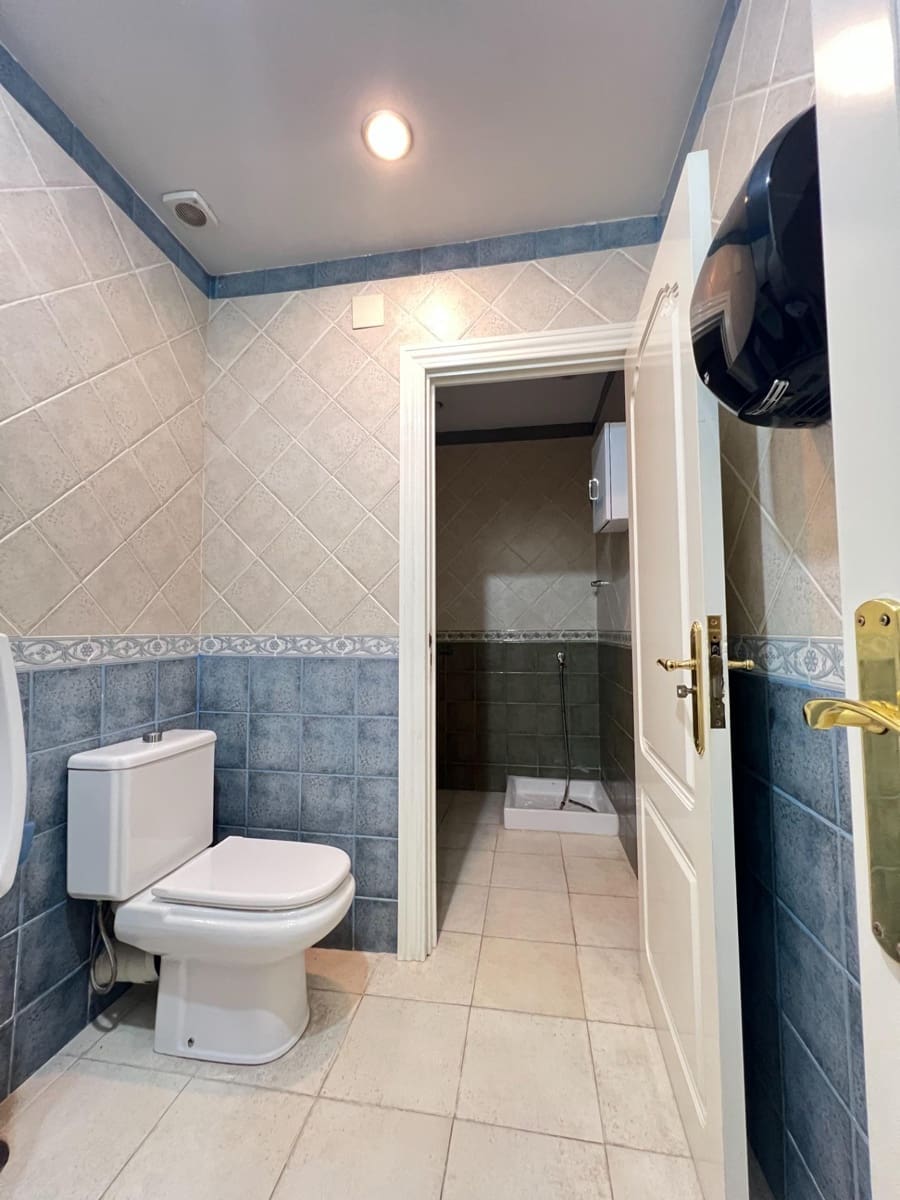 Kontor til leie i Malaga by - € 1 100 (Ref: 9446629)