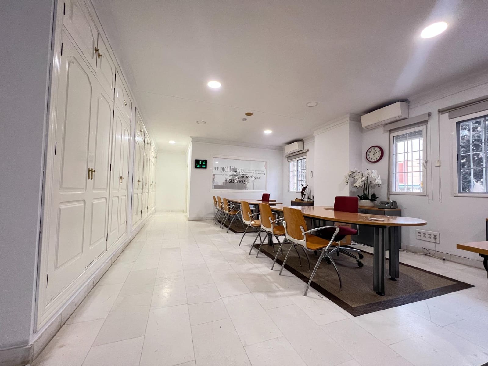 Kontor til leie i Malaga by - € 1 100 (Ref: 9446629)