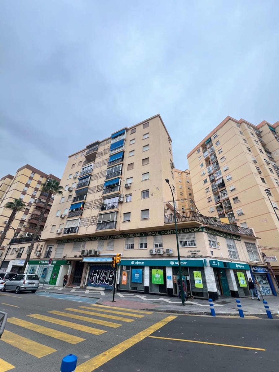 Kontor til leie i Malaga by - € 1 100 (Ref: 9446629)
