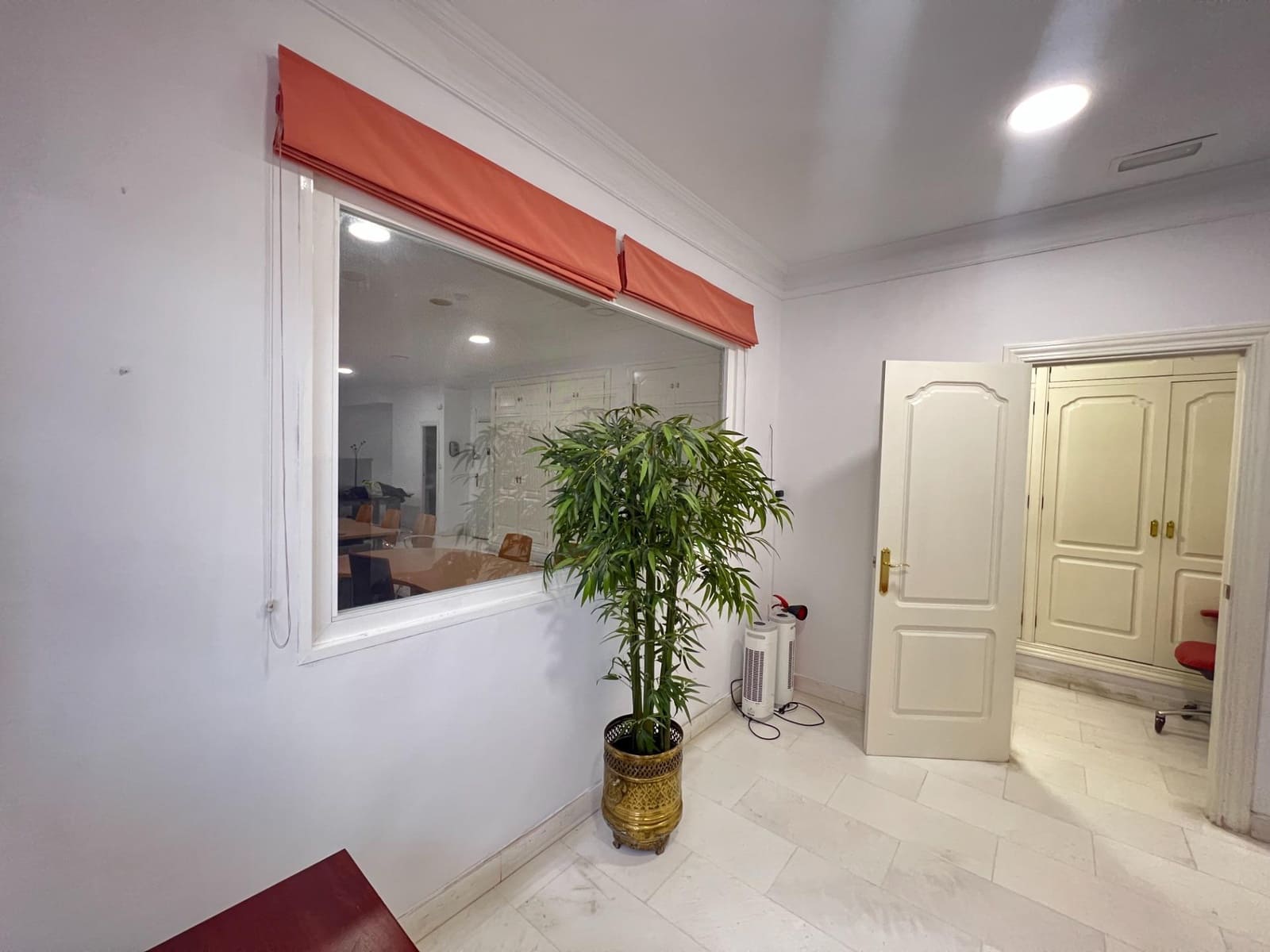 Kontor til leie i Malaga by - € 1 100 (Ref: 9446629)