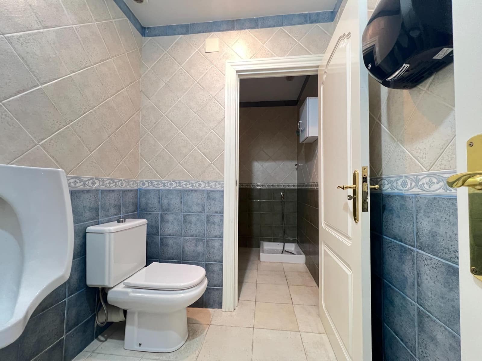 Kontor til leie i Malaga by - € 1 100 (Ref: 9446629)