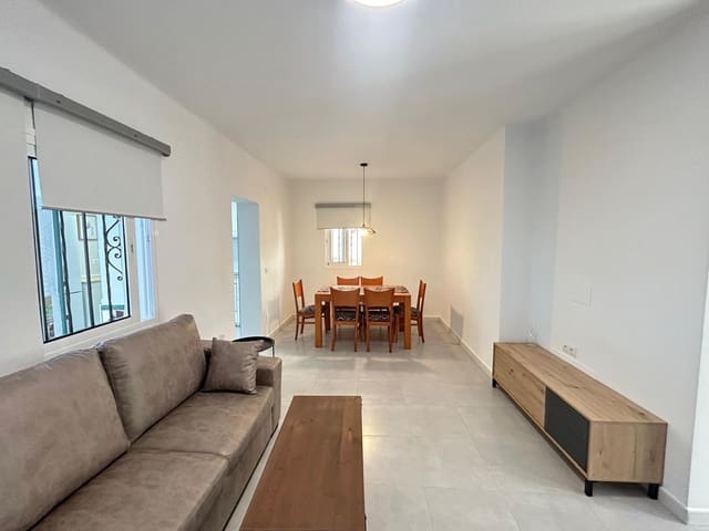 Villa/Maison de 3 chambres à louer à Malaga ville avec garage - 1 300 € (Ref: 9446630)