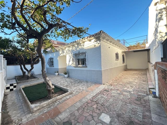 Villa/Maison de 3 chambres à louer à Malaga ville avec garage - 1 300 € (Ref: 9446630)