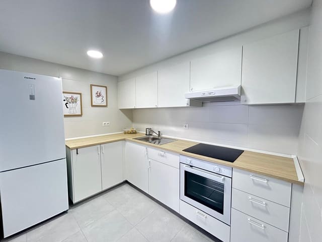 Villa/Maison de 3 chambres à louer à Malaga ville avec garage - 1 300 € (Ref: 9446630)