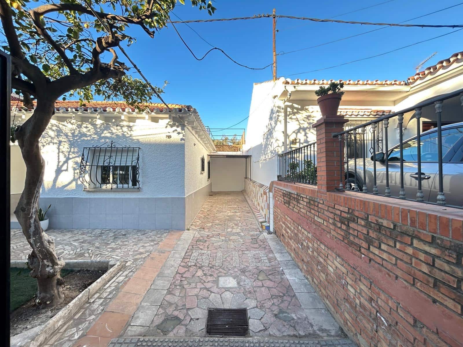 3 soveværelse Villa til leje i Malaga by med garage - € 1.300 (Ref: 9446630)