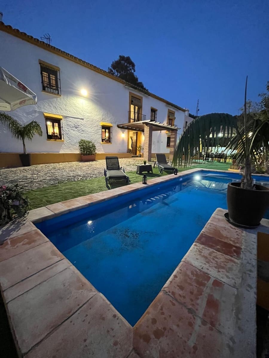 11 sovrum Finca/Hus på landet till salu i Malaga stad med pool - 1 200 000 € (Ref: 9452315)