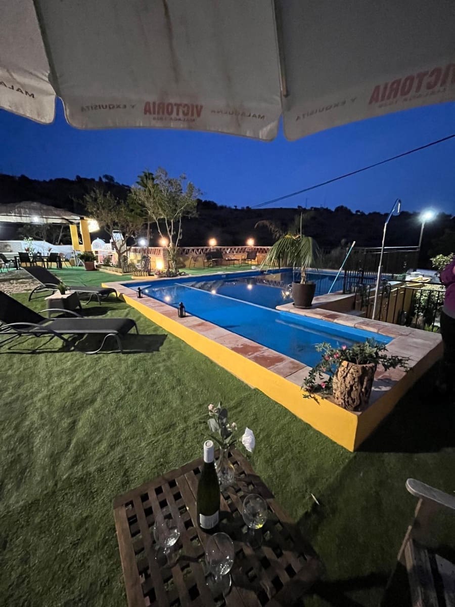 11 sovrum Finca/Hus på landet till salu i Malaga stad med pool - 1 200 000 € (Ref: 9452315)
