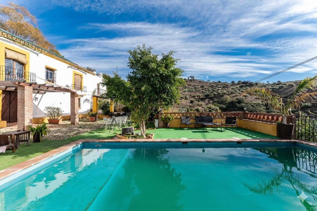 11 bedroom Finca/Country House for sale in Malaga city with pool - € 1,200,000 (Ref: 9452315)
