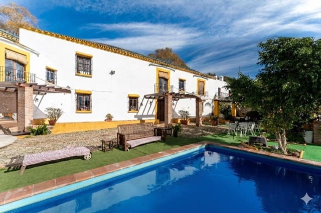 11 soveværelse Finca/Landehus til salg i Málaga by med swimmingpool - € 1.200.000 (Ref: 9452315)