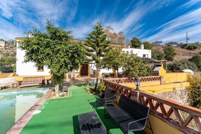 11 soveværelse Finca/Landehus til salg i Málaga by med swimmingpool - € 1.200.000 (Ref: 9452315)