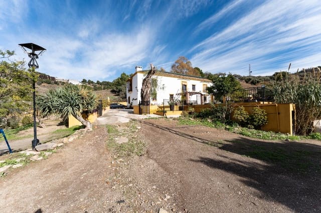 11 soveværelse Finca/Landehus til salg i Málaga by med swimmingpool - € 1.200.000 (Ref: 9452315)