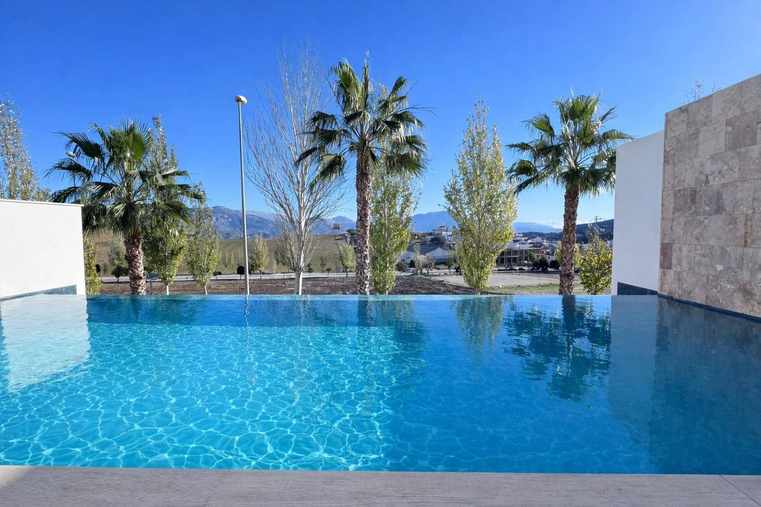 4 bedroom Villa for sale in Colmenar with garage - € 749,000 (Ref: 9491641)