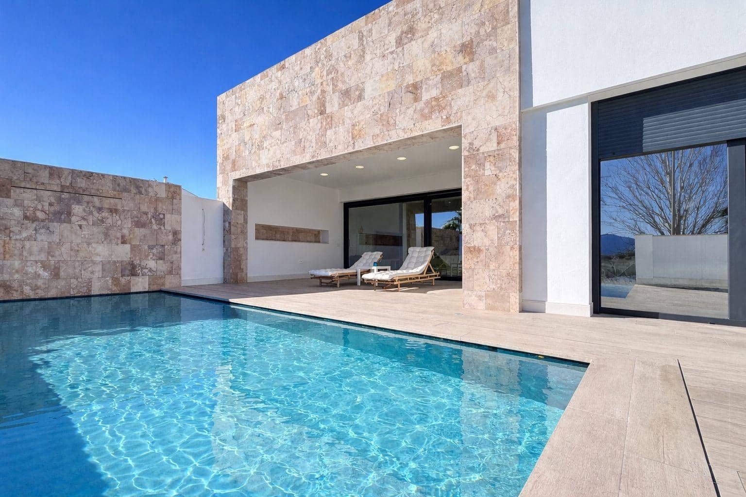 4 bedroom Villa for sale in Colmenar with garage - € 749,000 (Ref: 9491641)