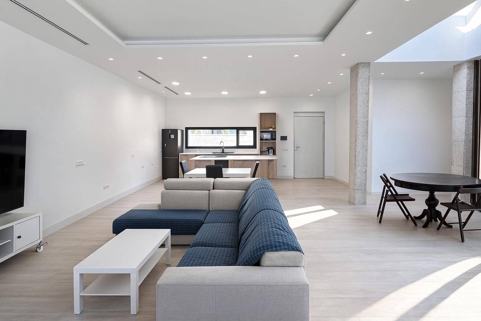 4 bedroom Villa for sale in Colmenar with garage - € 749,000 (Ref: 9491641)