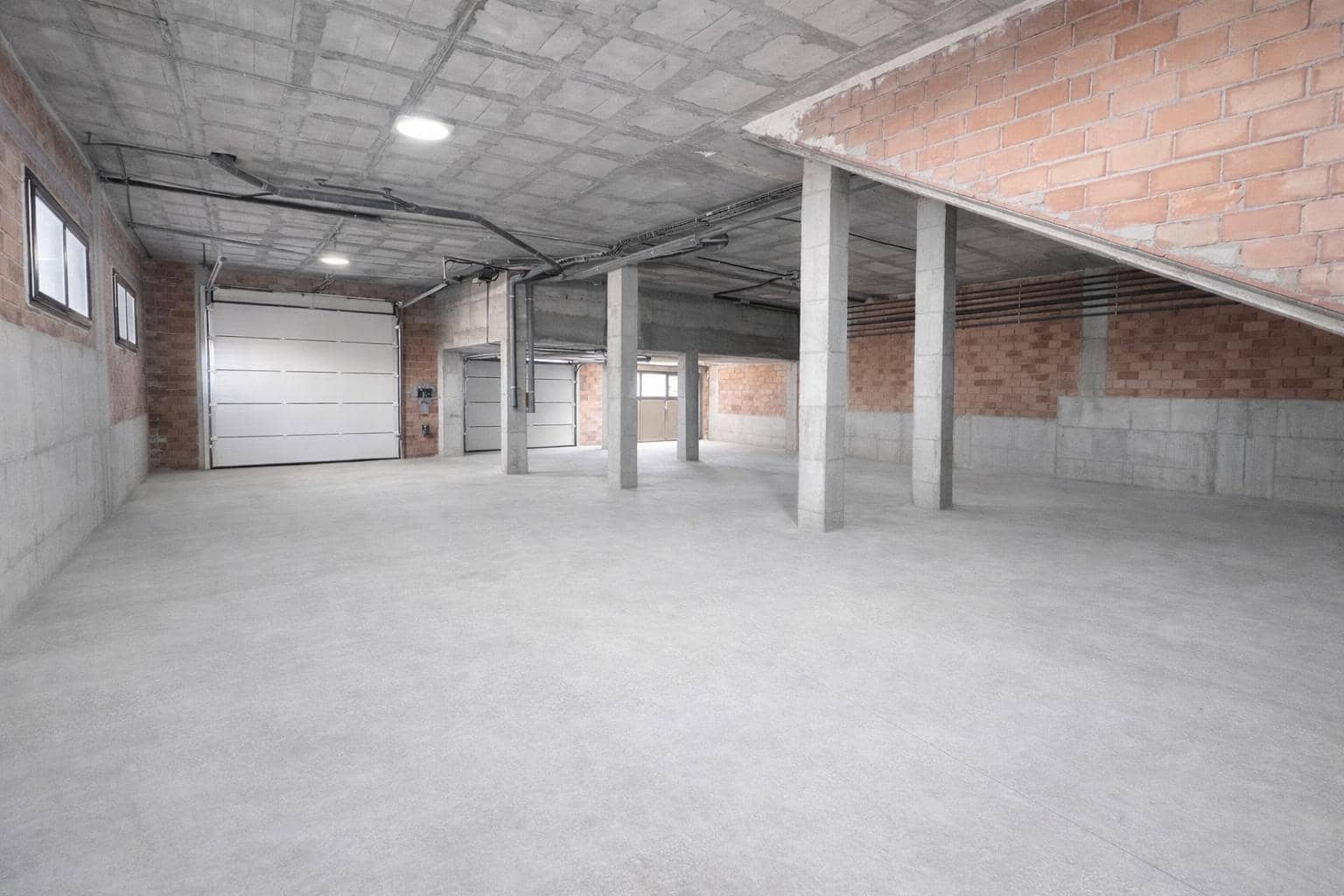 4 bedroom Villa for sale in Colmenar with garage - € 749,000 (Ref: 9491641)