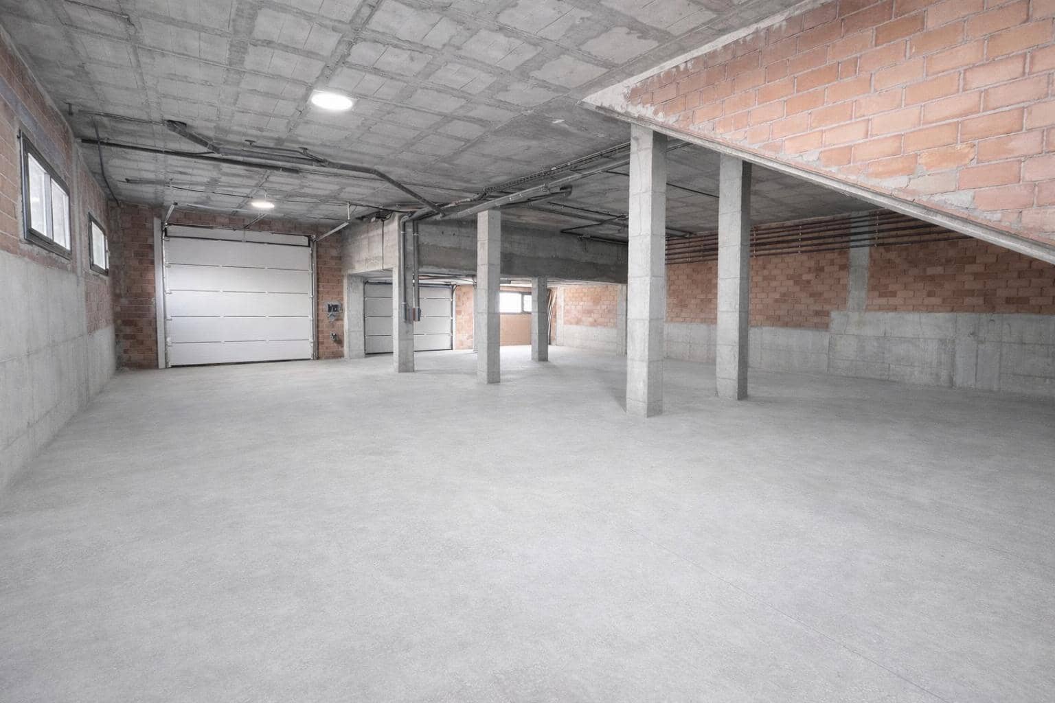 4 bedroom Villa for sale in Colmenar with garage - € 749,000 (Ref: 9491641)