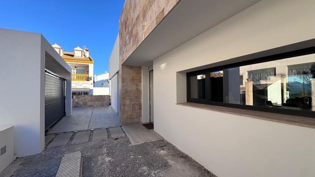 4 sypialnia Willa na sprzedaż w Colmenar z basenem garażem - 749 000 € (Ref: 9491641)