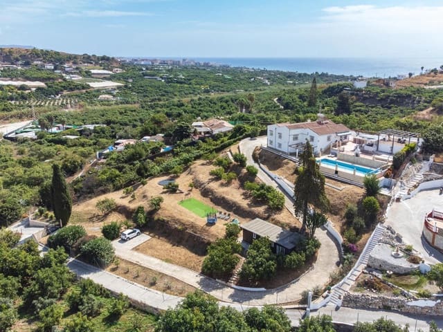 6 slaapkamer Villa te koop in Chaparil - Torrecilla - Punta Lara, Nerja met zwembad - € 1.199.000 (Ref: 9491643)