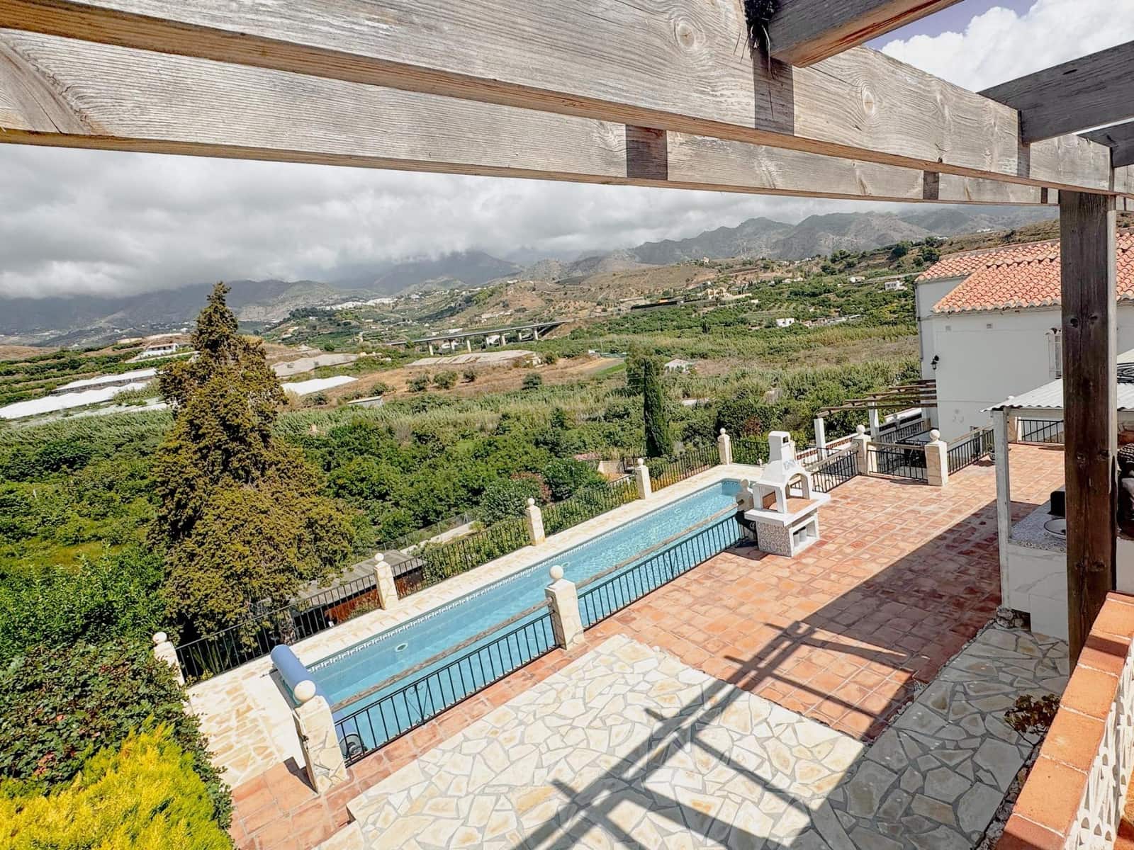6 slaapkamer Villa te koop in Nerja met zwembad - € 1.199.000 (Ref: 9491643)