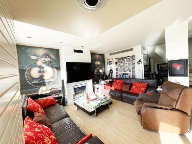 4 soveværelse Rækkehus til salg i Torre del Mar, Vélez-Málaga med garage - € 565.000 (Ref: 9496407)