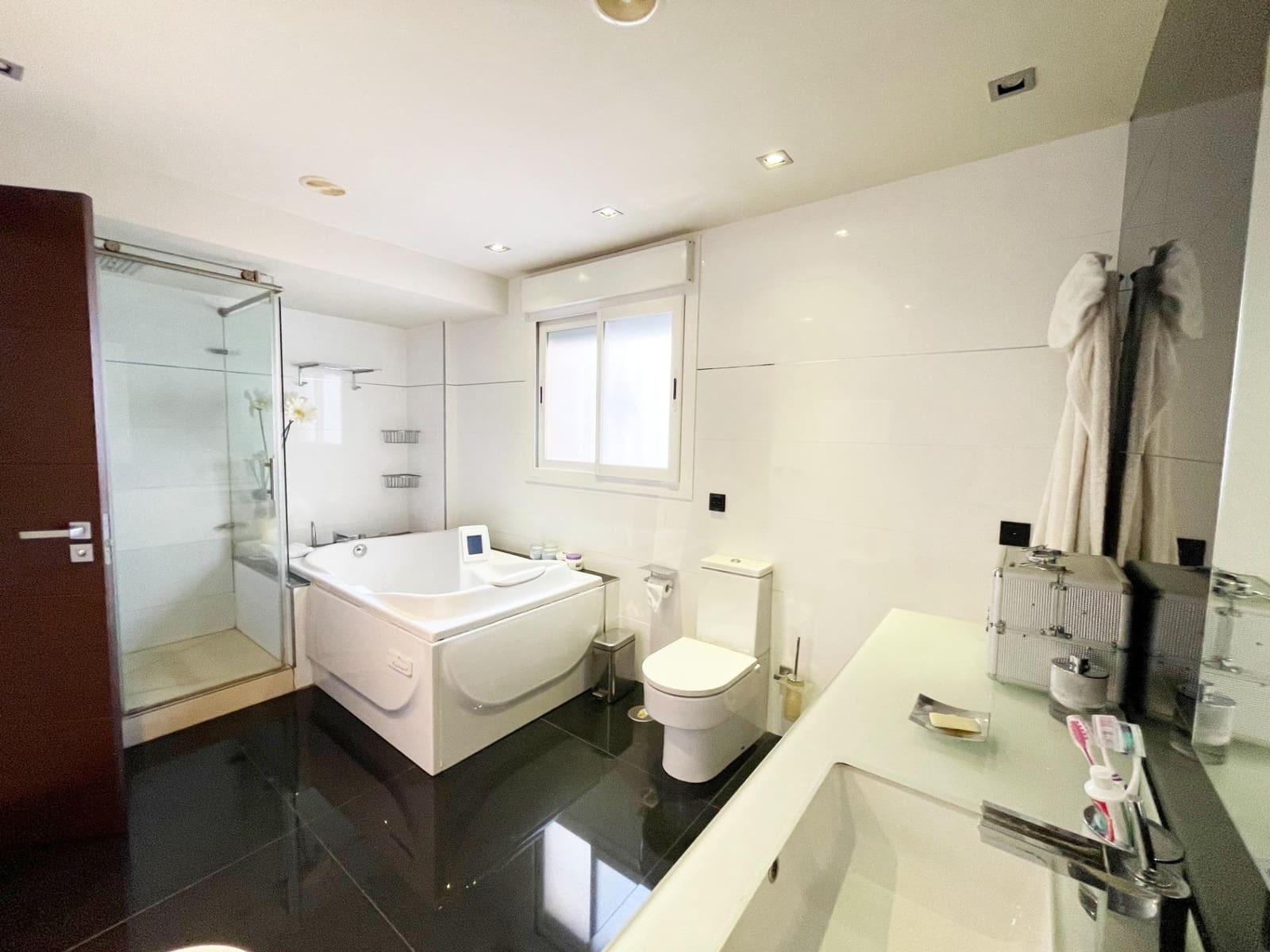 4 bedroom Terraced Villa for sale in Torre del Mar with garage - € 565,000 (Ref: 9496407)