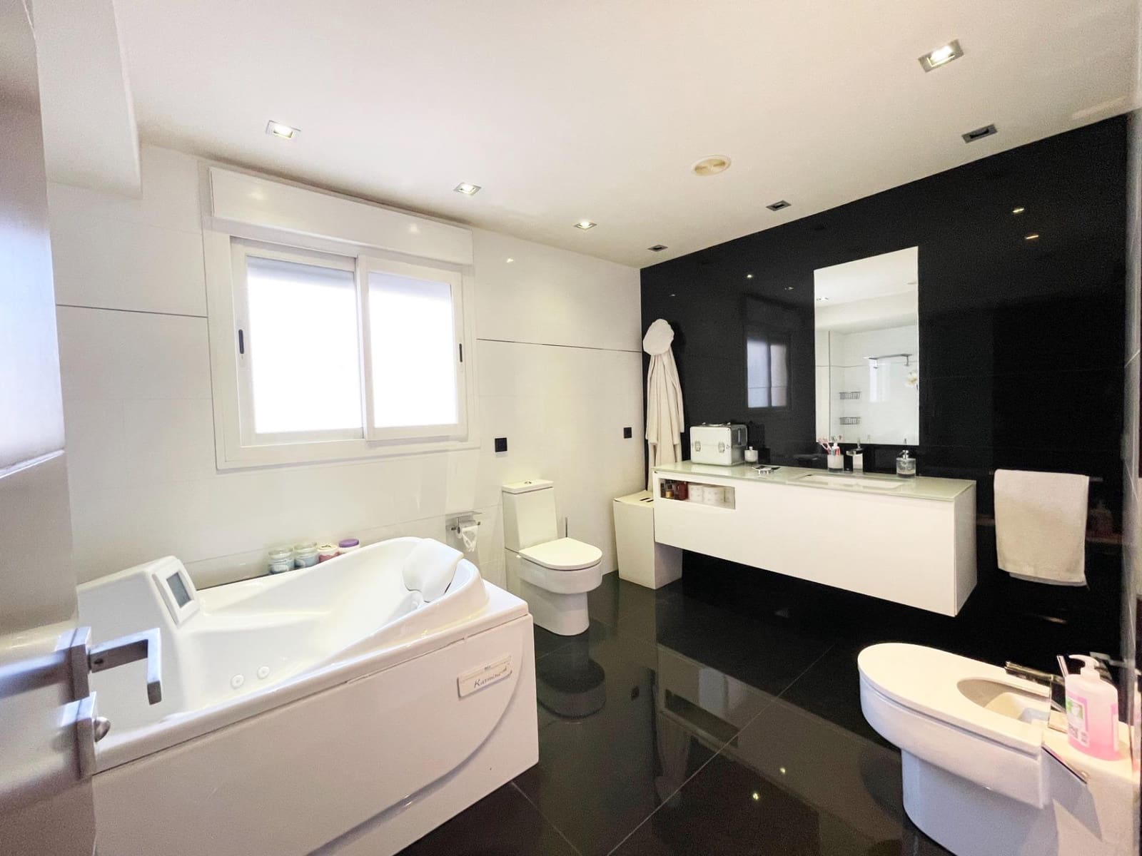 4 bedroom Terraced Villa for sale in Torre del Mar with garage - € 565,000 (Ref: 9496407)