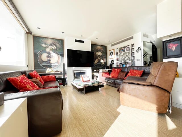 4 makuuhuone Rivitalo myytävänä paikassa Torre del Mar, Vélez-Málaga mukana uima-altaan 
autotalli - 565 000 € (Ref: 9496407)