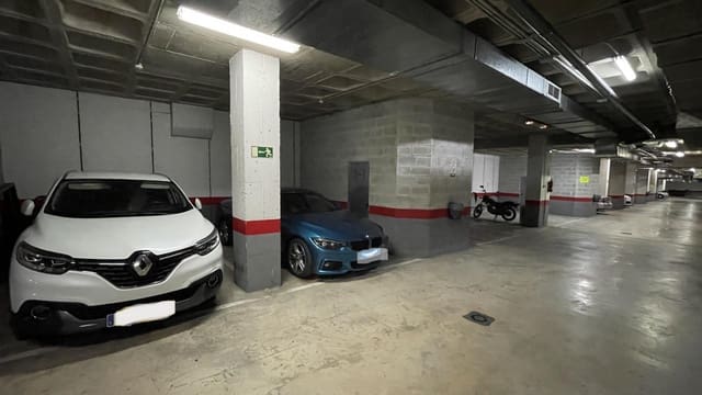 4 soveværelse Lejlighed til salg i Málaga by med garage - € 670.000 (Ref: 9502654)