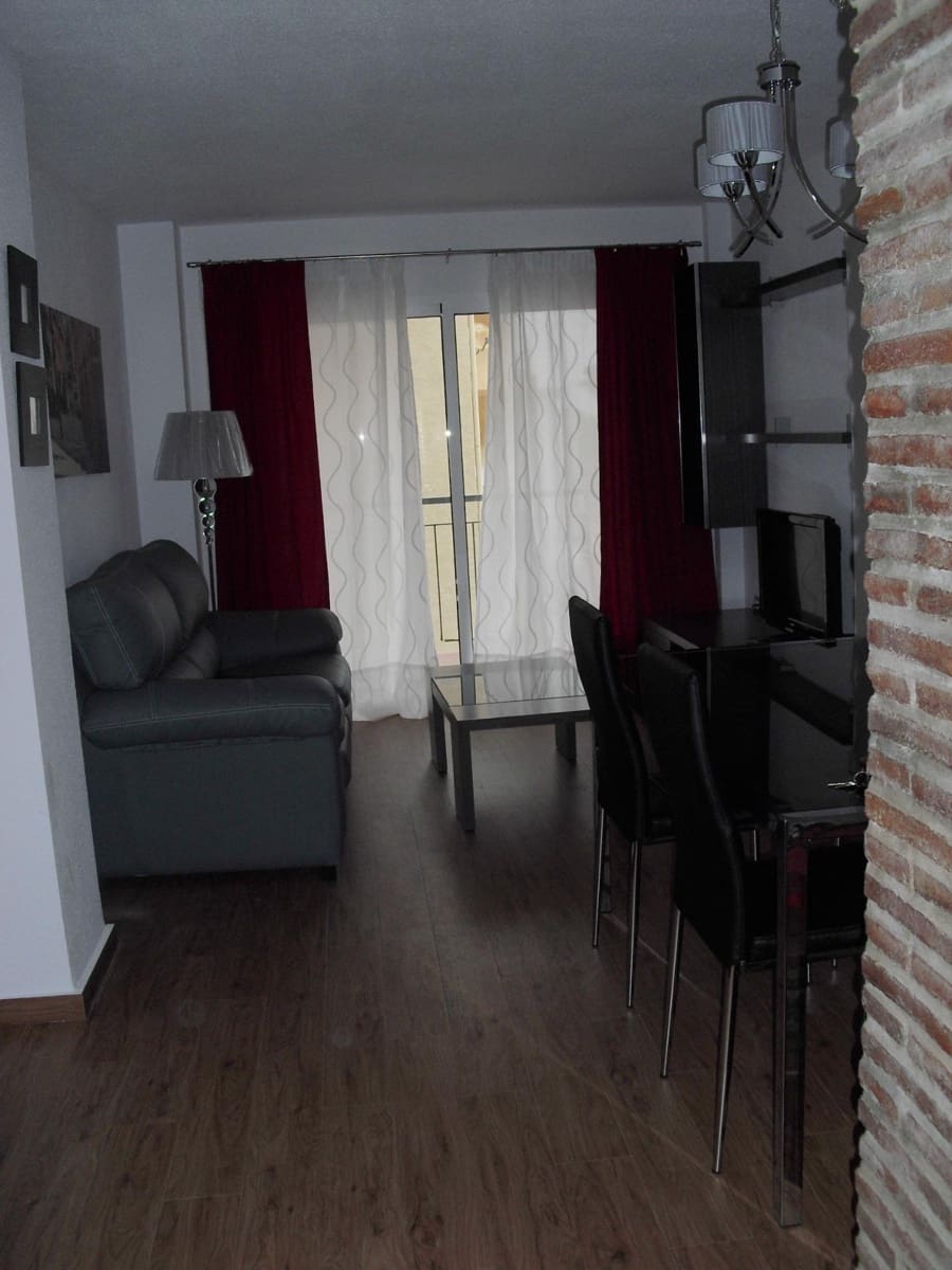 Piso de 2 habitaciones en Torremolinos en venta con piscina garaje - 275.000 € (Ref: 9502655)