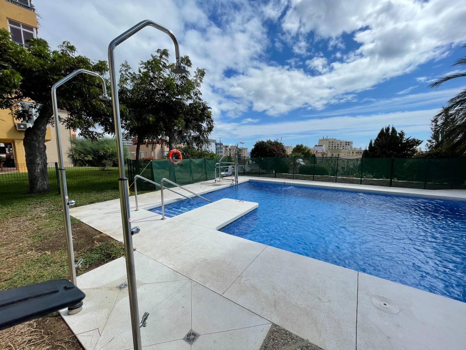Piso de 2 habitaciones en Torremolinos en venta con piscina garaje - 275.000 € (Ref: 9502655)