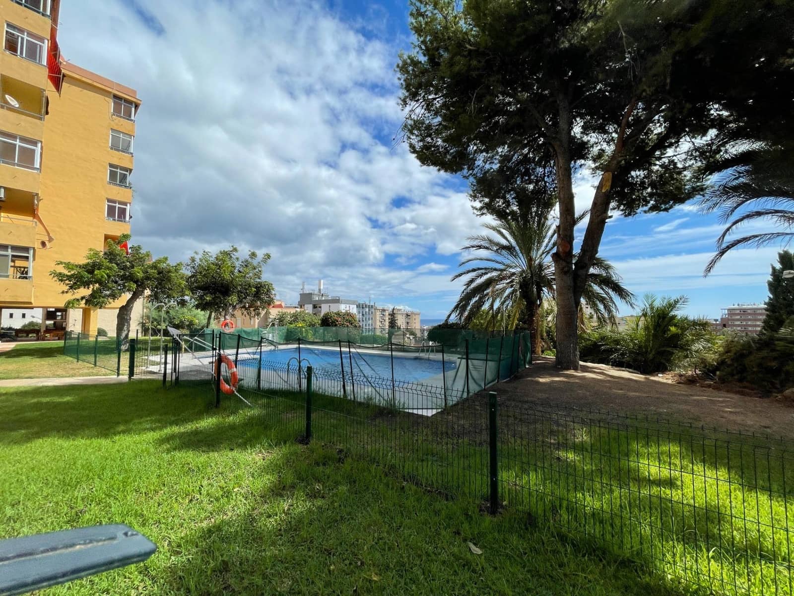 Piso de 2 habitaciones en Torremolinos en venta con piscina garaje - 275.000 € (Ref: 9502655)