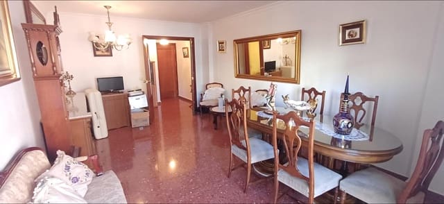 4 bedroom Flat for sale in Cruz de Humilladero, Málaga city - € 380,000 (Ref: 9535225)
