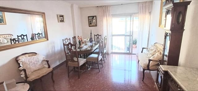 Piso de 4 habitaciones en Cruz de Humilladero, Málaga ciudad en venta - 380.000 € (Ref: 9535225)