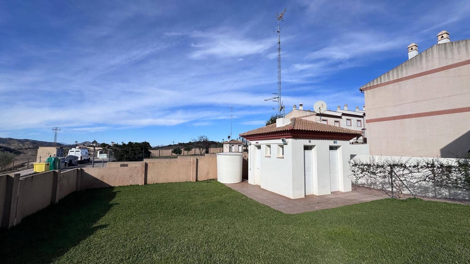 4 quarto Moradia Geminada para venda em Colmenar com piscina garagem - 269 000 € (Ref: 9535227)