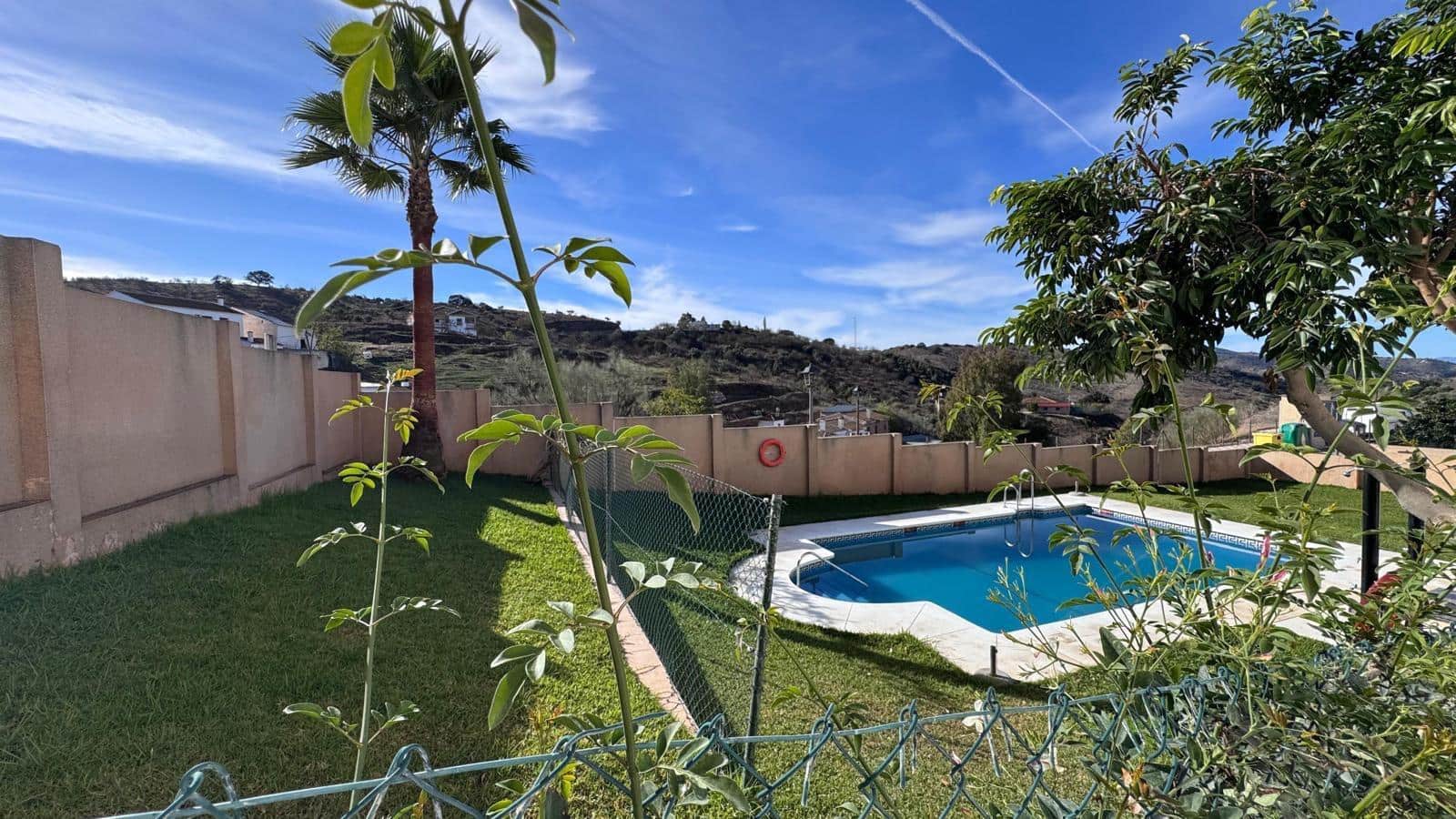 4 quarto Moradia Geminada para venda em Colmenar com piscina garagem - 269 000 € (Ref: 9535227)