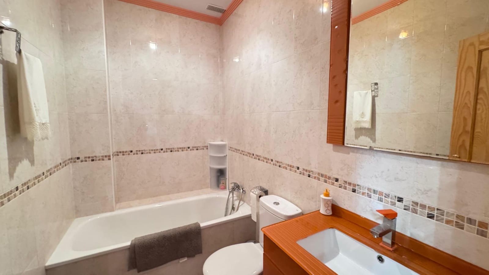 4 quarto Moradia Geminada para venda em Colmenar com piscina garagem - 269 000 € (Ref: 9535227)