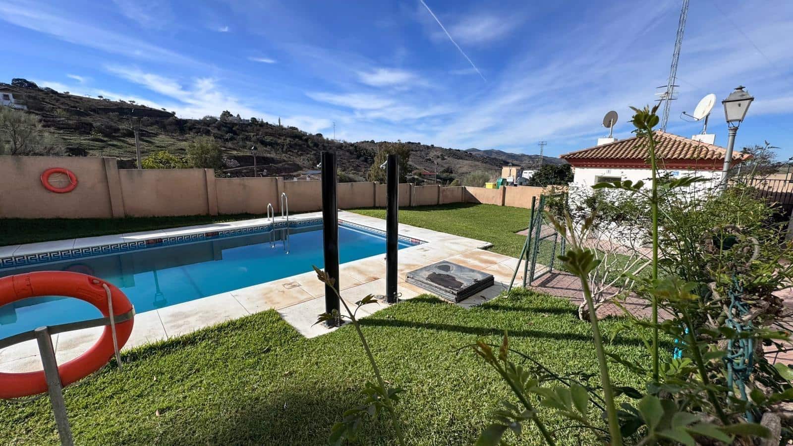 4 quarto Moradia Geminada para venda em Colmenar com piscina garagem - 269 000 € (Ref: 9535227)