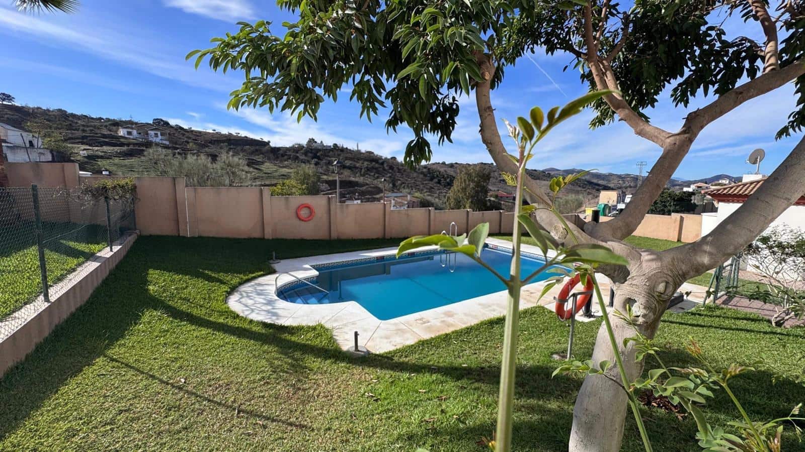 4 quarto Moradia Geminada para venda em Colmenar com piscina garagem - 269 000 € (Ref: 9535227)