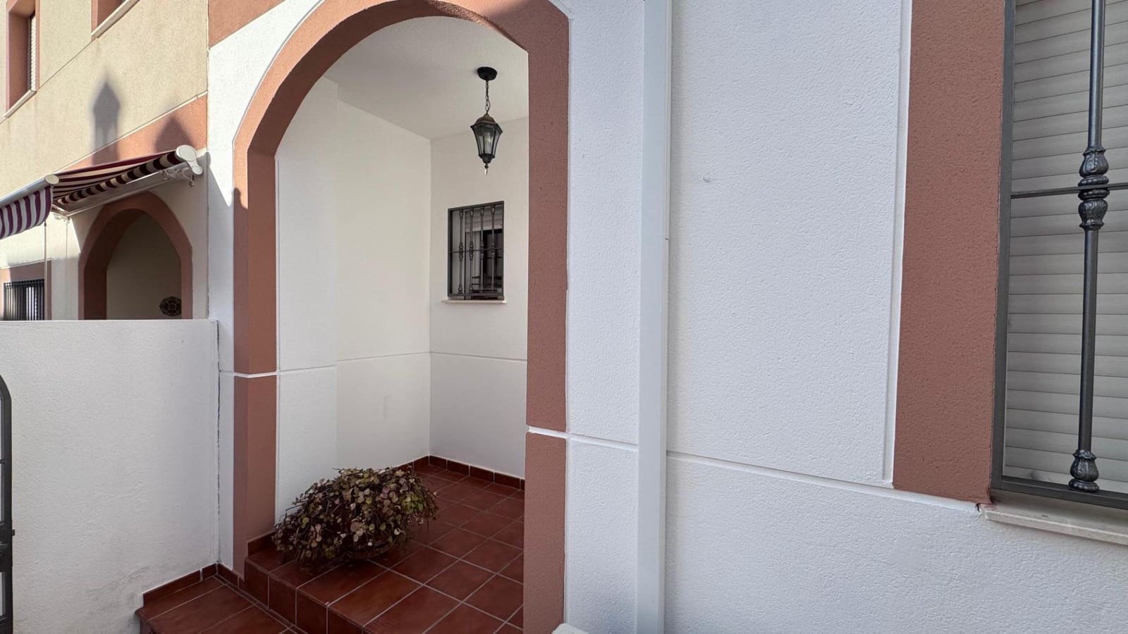 4 quarto Moradia Geminada para venda em Colmenar com piscina garagem - 269 000 € (Ref: 9535227)
