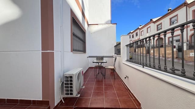 4 quarto Moradia Geminada para venda em Colmenar com piscina garagem - 269 000 € (Ref: 9535227)
