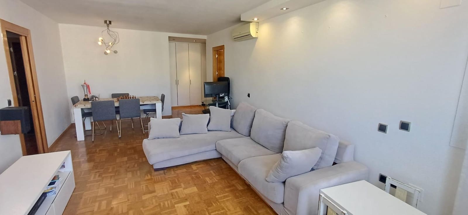 3 bedroom Flat for rent in Malaga city - € 1,400 (Ref: 9536104)