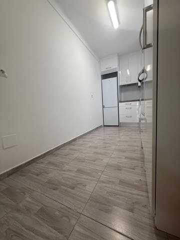 4 bedroom Flat for rent in Marmoles, Málaga city with garage - € 1,250 (Ref: 9541658)